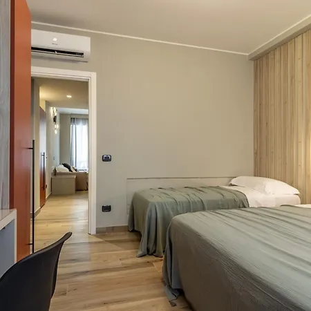 Noemi Chic And La Spezia