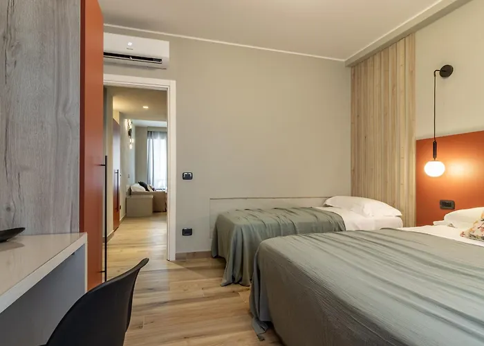 Noemi Chic And La Spezia