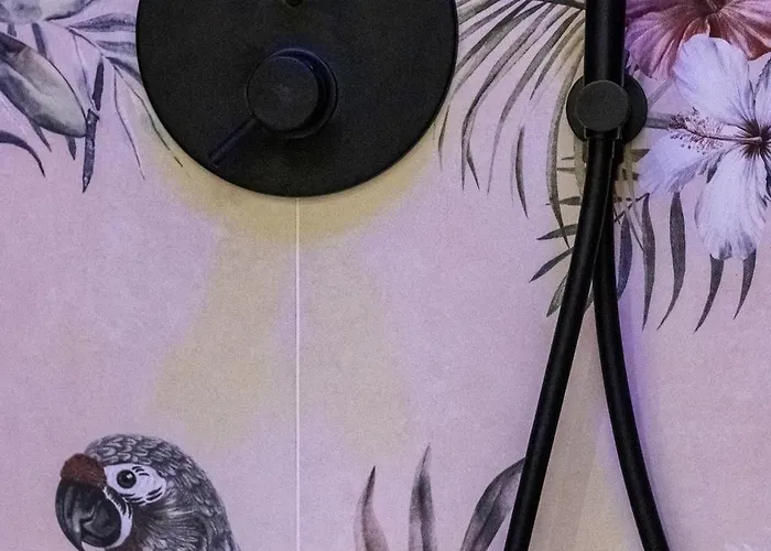 Noemi Chic And 4* La Spezia