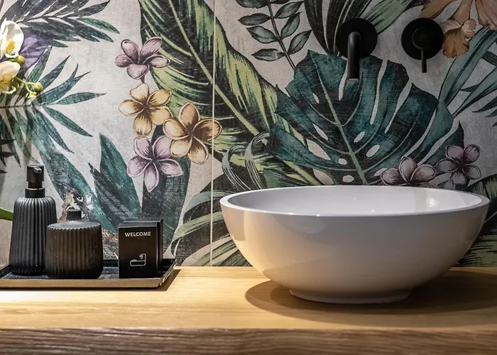 Noemi Chic And 4* La Spezia