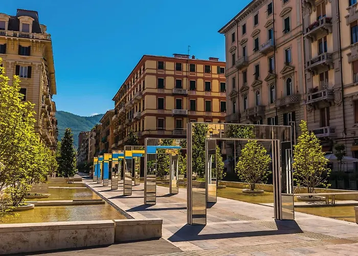 Aparthotel Noemi Chic And La Spezia