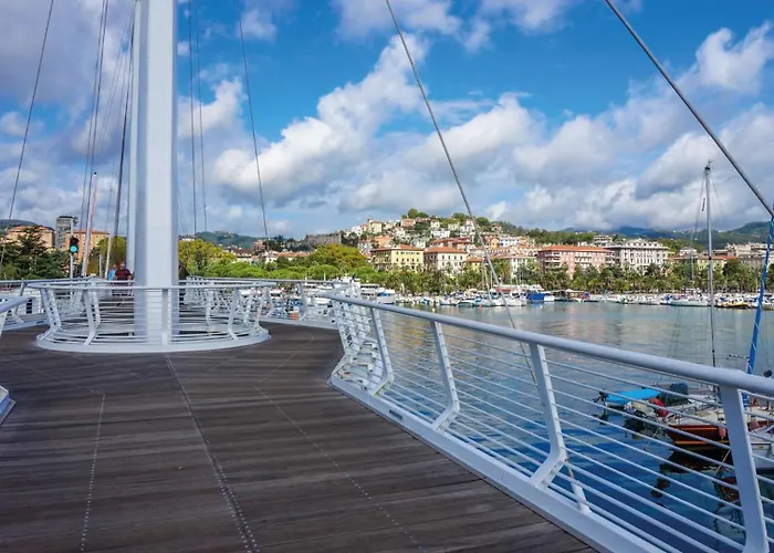 Aparthotel Noemi Chic And La Spezia